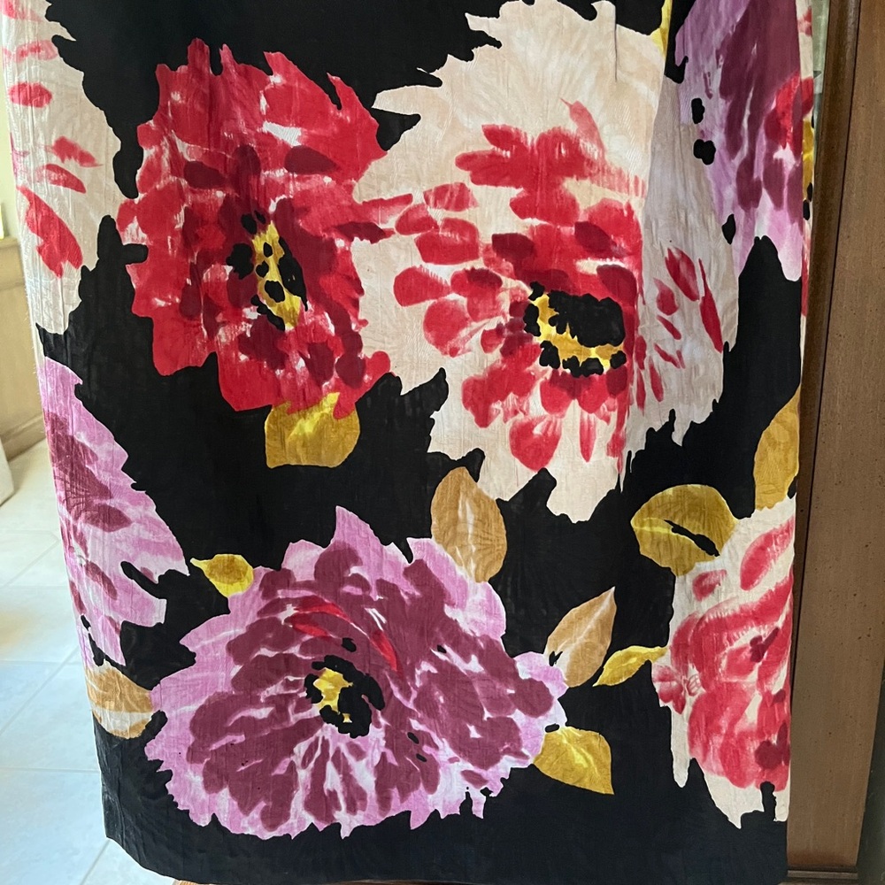Gorgeous elegant black floral sheath, size 8 by Kay Unger NY--Classy!